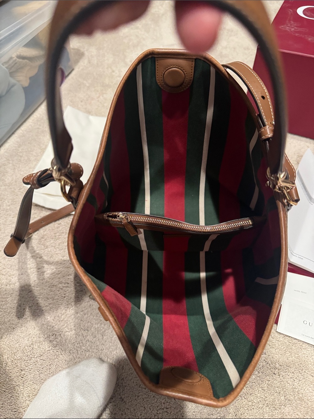 Authentic Gucci Beige GG Canvas Medium Bucket Bag with Chestnut Trim - Picture 3 of 16
